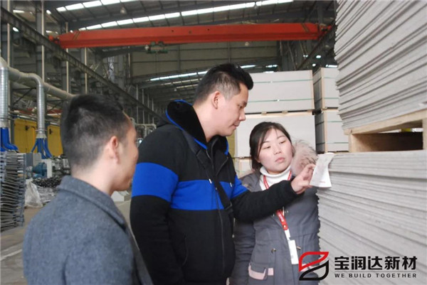 品質(zhì)保證！美國客戶采購商Patrick先生來訪寶潤達考察驗貨